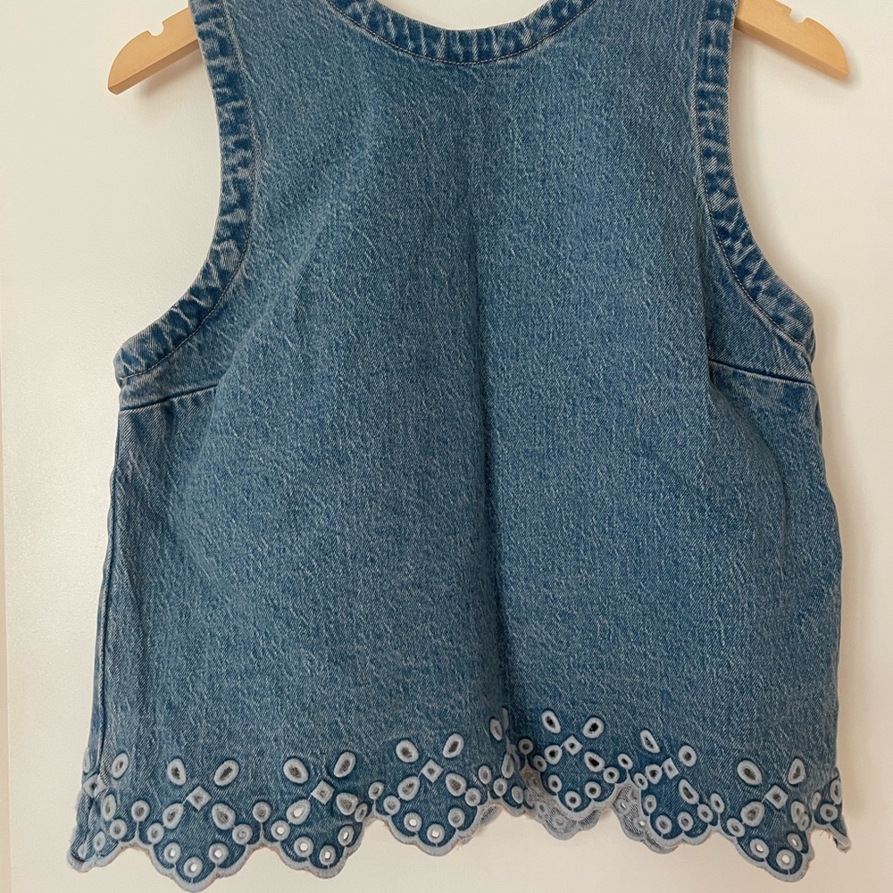 Abercrombie & Fitch Blue Denim Eyelet Scallop Hem Top - Picture 4 of 8